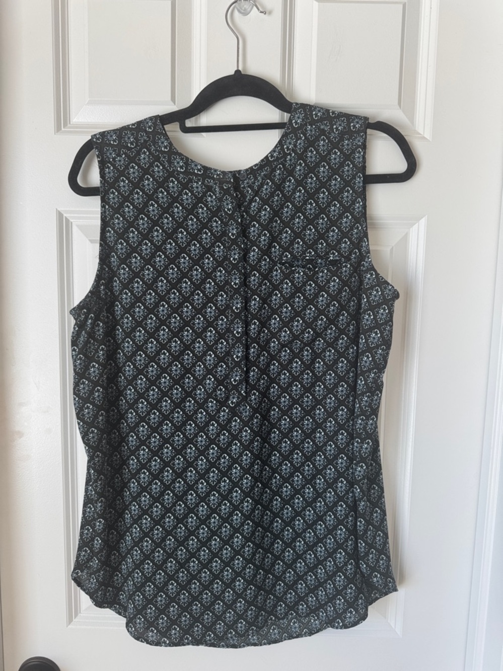 Premise Studio - Sleeveless Button Front Blouse - Large - Navy Blue, Green White